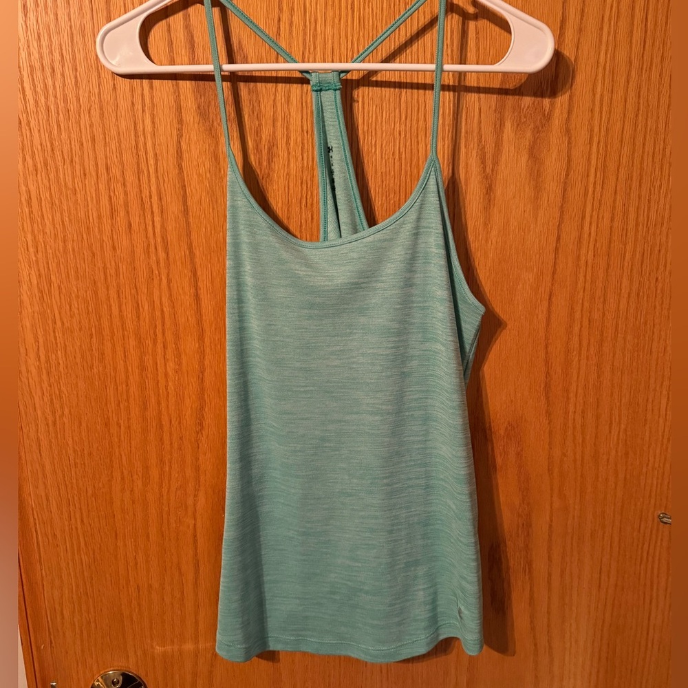 this is an under armour tank top that is perfect for summer